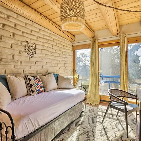 Desert Adobe Retreat - Mountain Views *