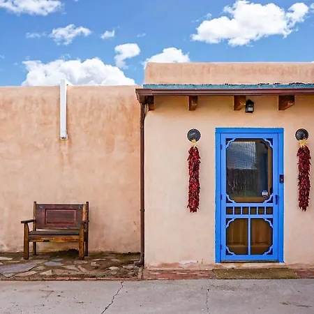 Desert Adobe Retreat - Mountain Views Holiday home
