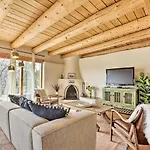 Santa Fe Desert Adobe Retreat - Mountain Views